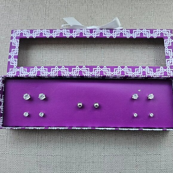 Women Earrings Set of 5 Stud Earrings Silver Tone Comes in a box - Picture 1 of 9